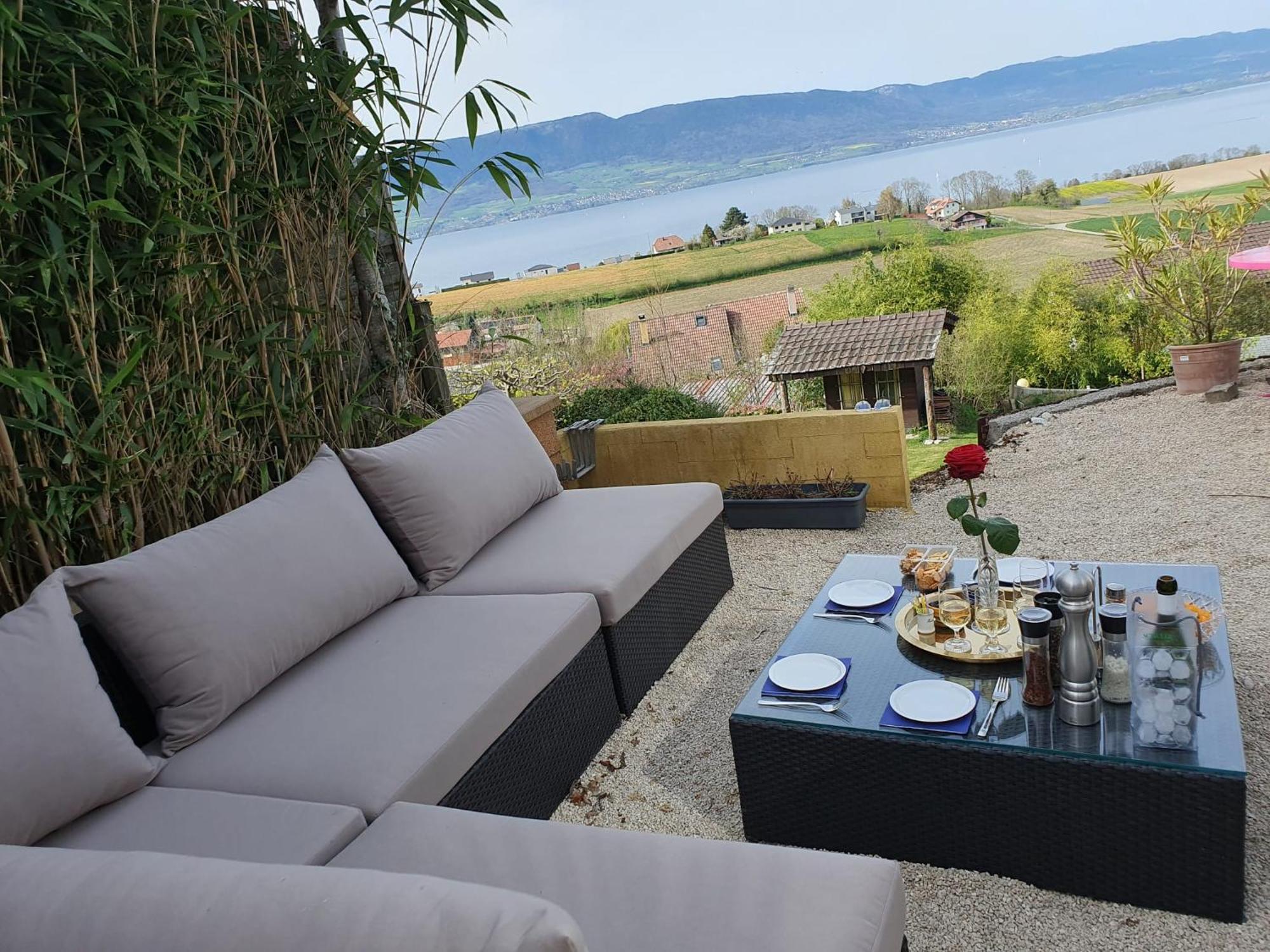 Chalet With Stunning Lake And Mountain Views Avec Une Vue A Couper Le Souffle, Une Spacieuse Terrasse Et Jardin Chatillon  Exterior foto